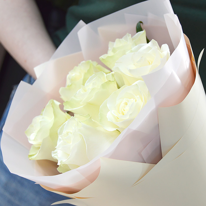 Букет Белые розы и конфеты 